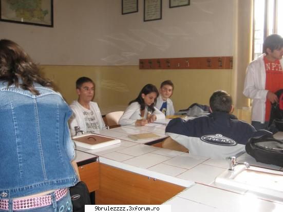 deci..poze - eram in laboratoru de chimie - baietii si ftl..poze